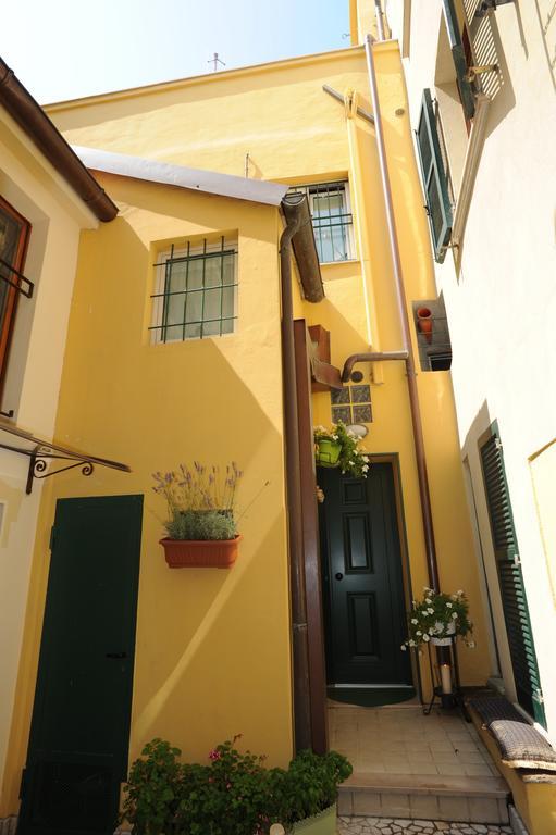 B&B Aurora Domus D'A-Mare Pesaro Exterior photo